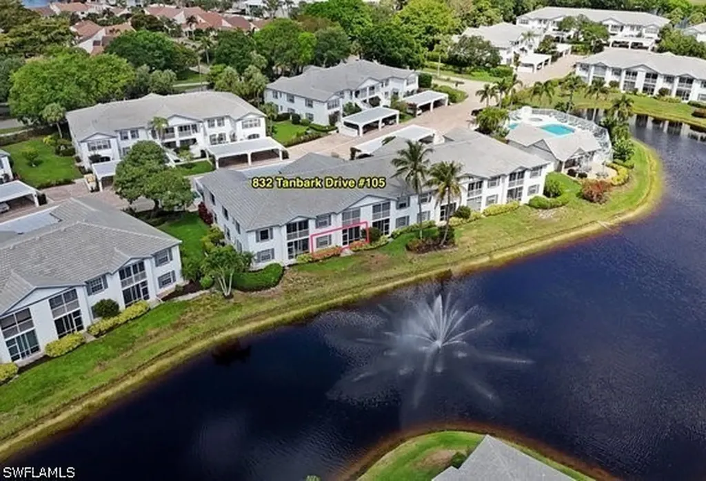 832 Tanbark Drive Naples FL 34108