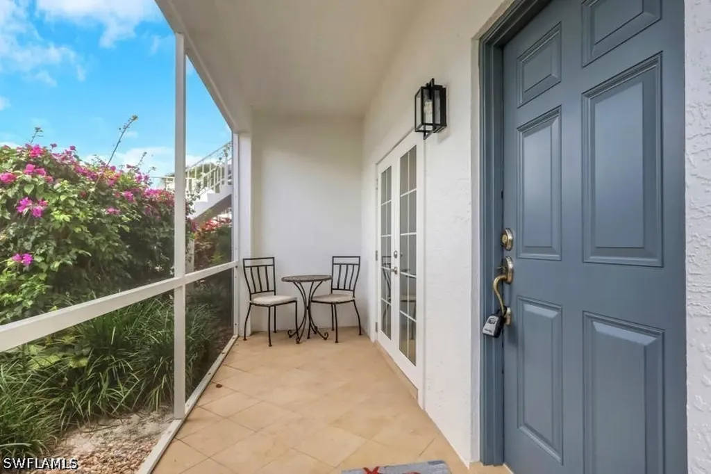 832 Tanbark Drive Naples FL 34108