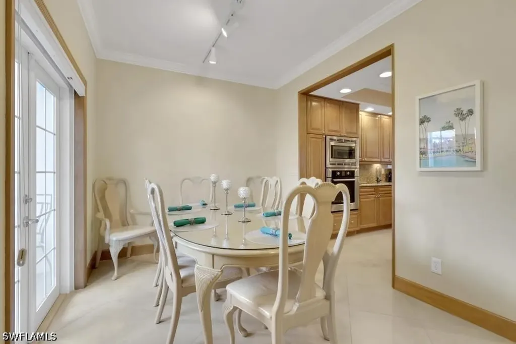 832 Tanbark Drive Naples FL 34108