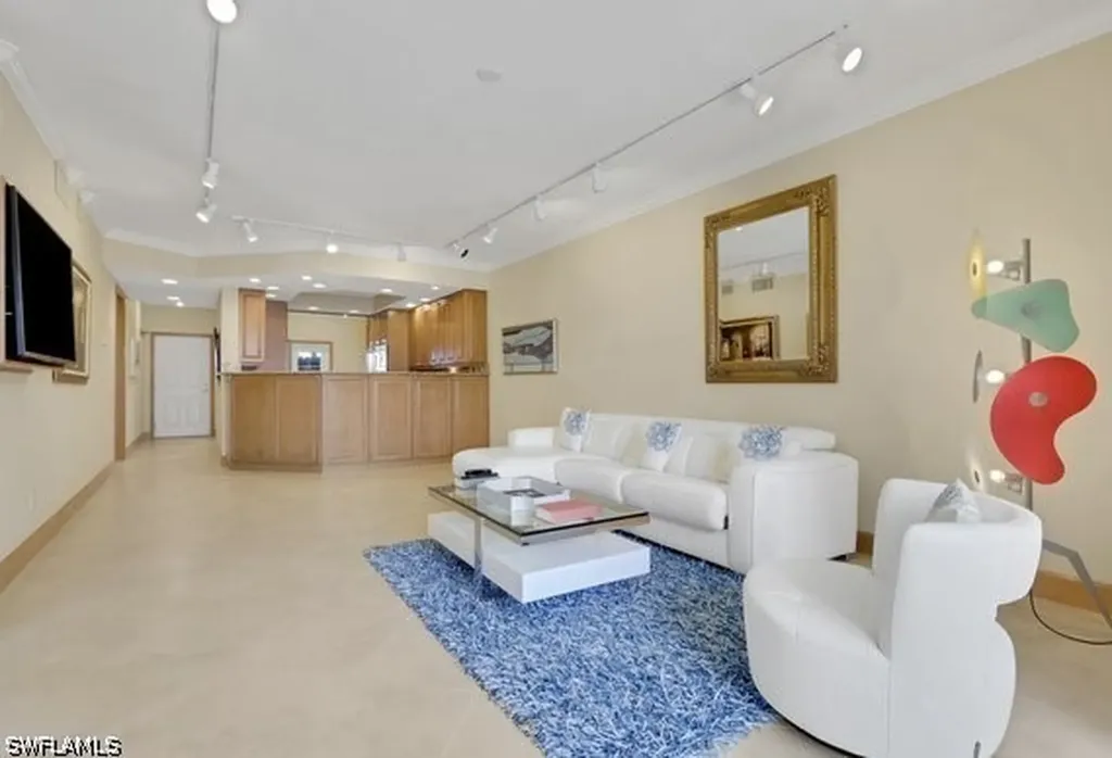 832 Tanbark Drive Naples FL 34108