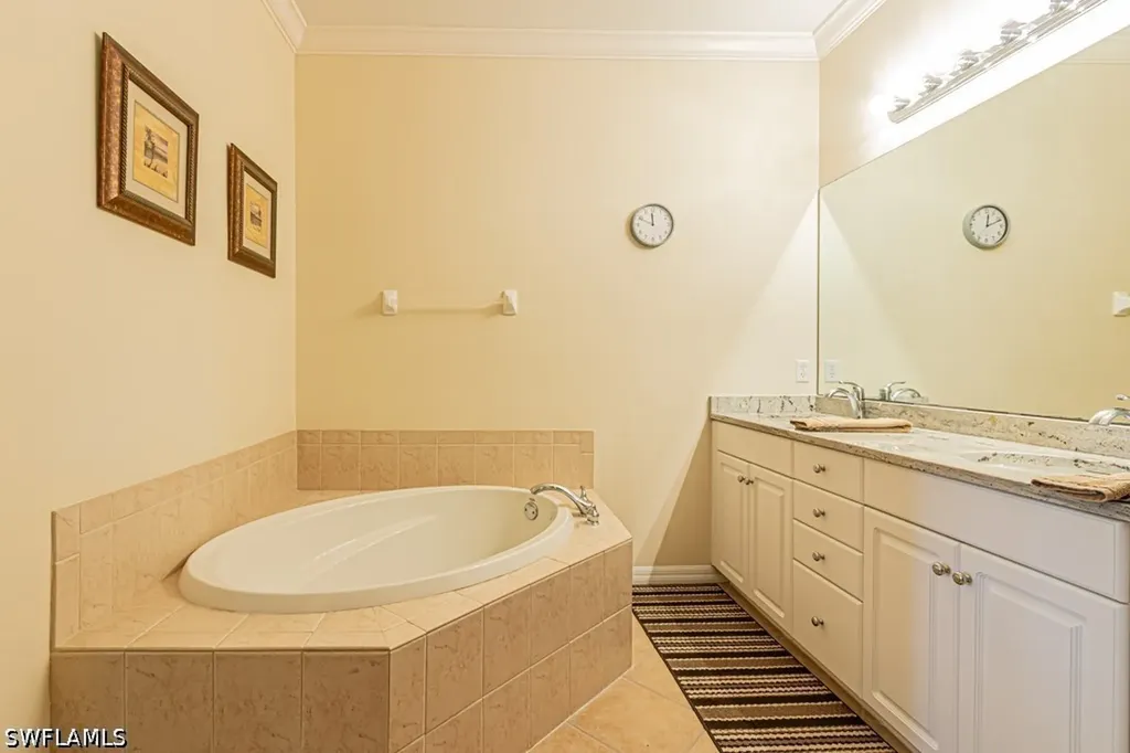 3977 Bishopwood Court E Naples FL 34114