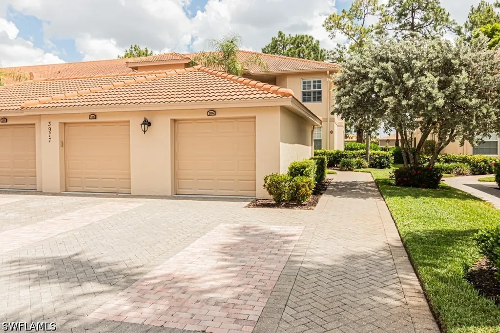 3977 Bishopwood Court E Naples FL 34114