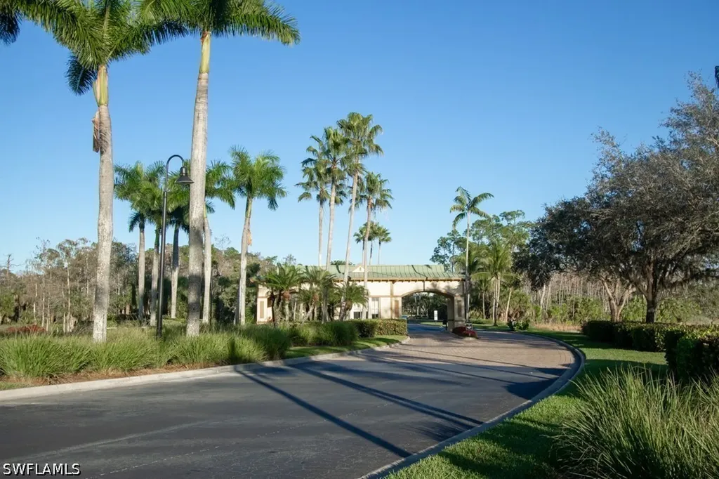 3977 Bishopwood Court E Naples FL 34114