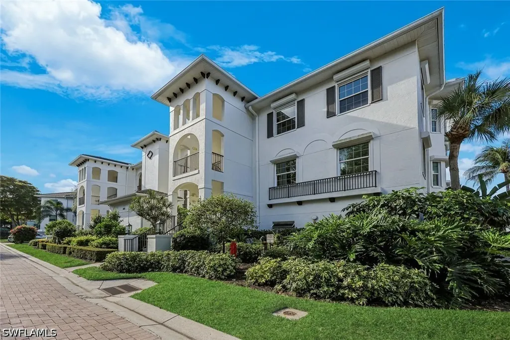 805 Bentwater Circle Naples FL 34108