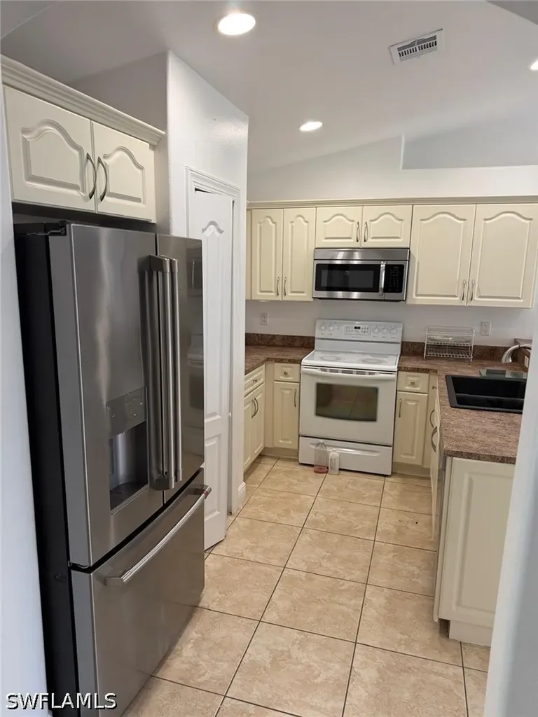 4048 33rd Avenue NE Naples FL 34120