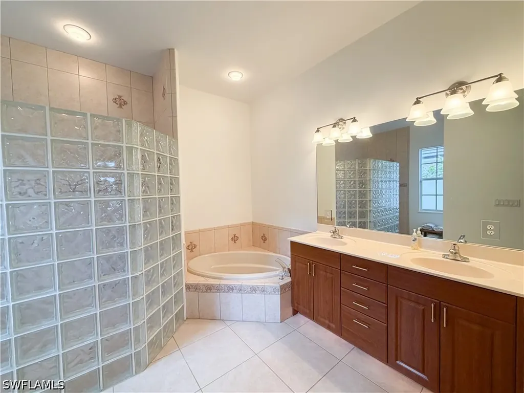4388 Pomarine Court Naples FL 34119