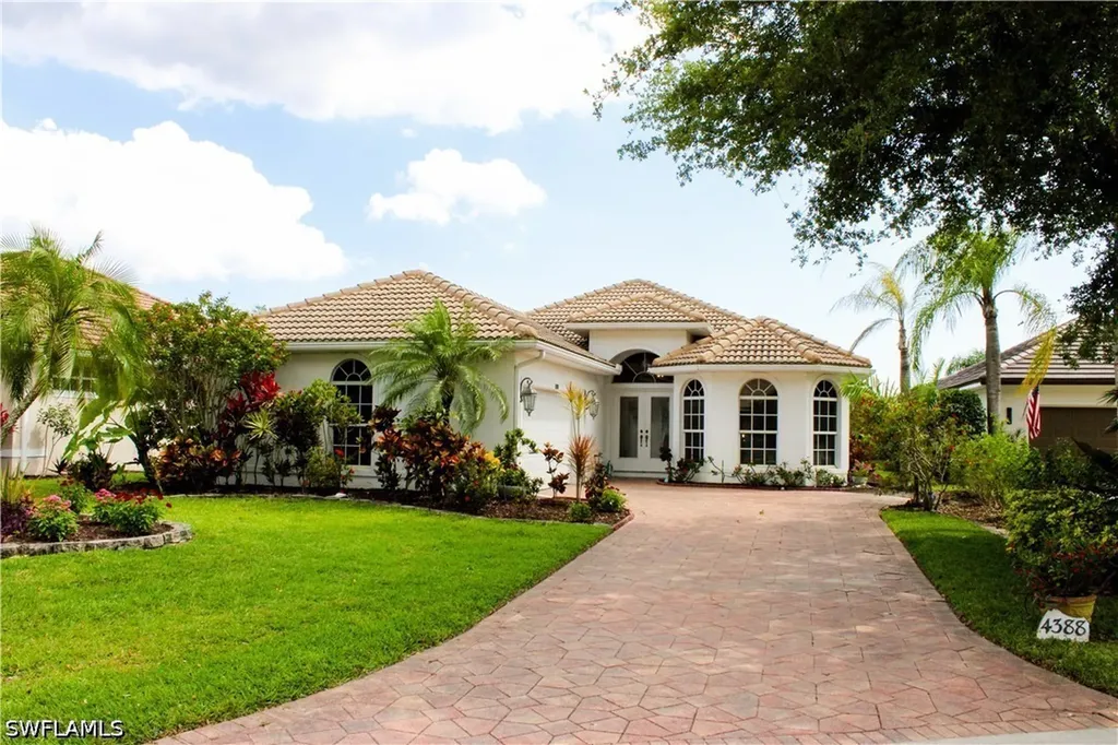 4388 Pomarine Court Naples FL 34119