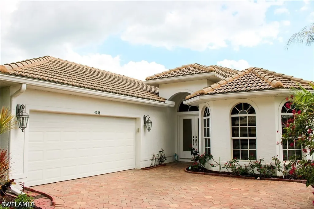 4388 Pomarine Court Naples FL 34119