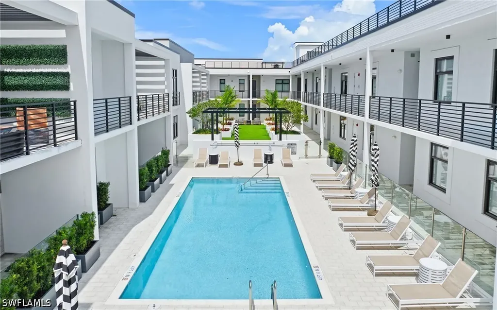 850 Central Avenue Naples FL 34102