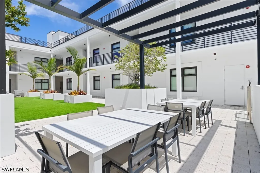 850 Central Avenue Naples FL 34102
