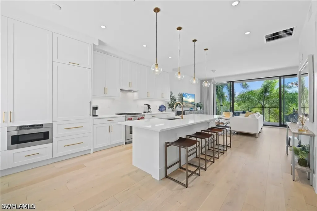 850 Central Avenue Naples FL 34102