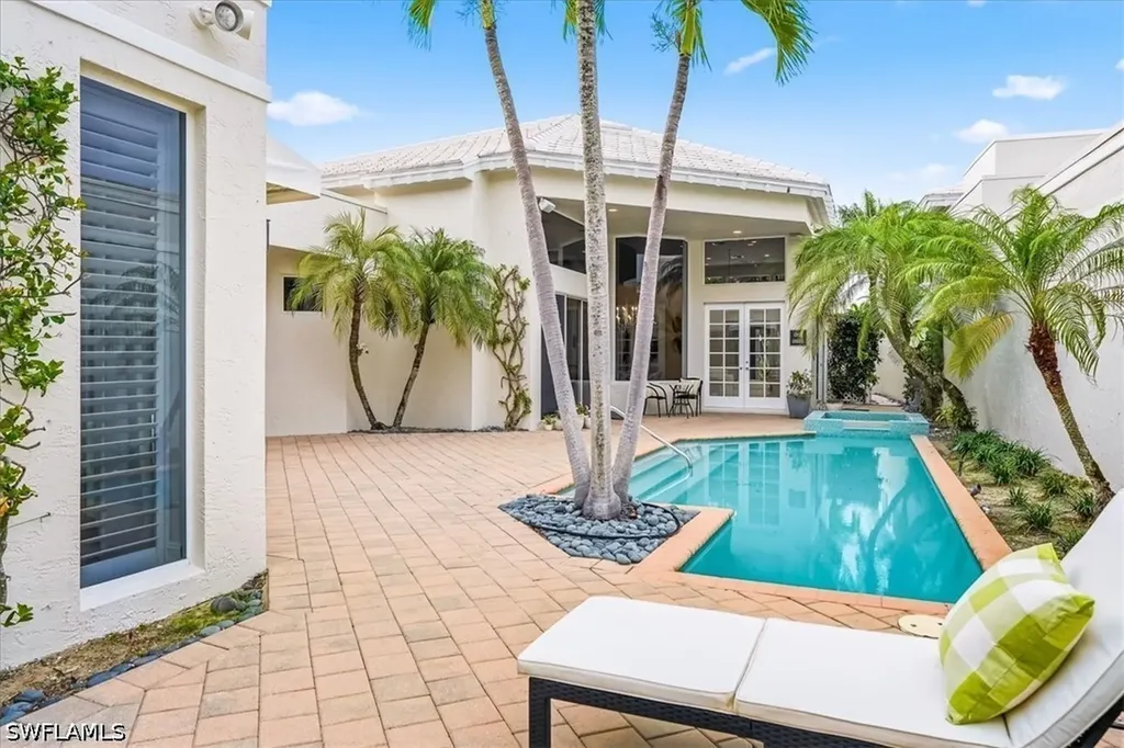 7897 Cocobay Drive Naples FL 34108
