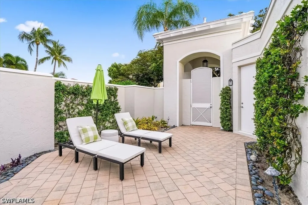 7897 Cocobay Drive Naples FL 34108