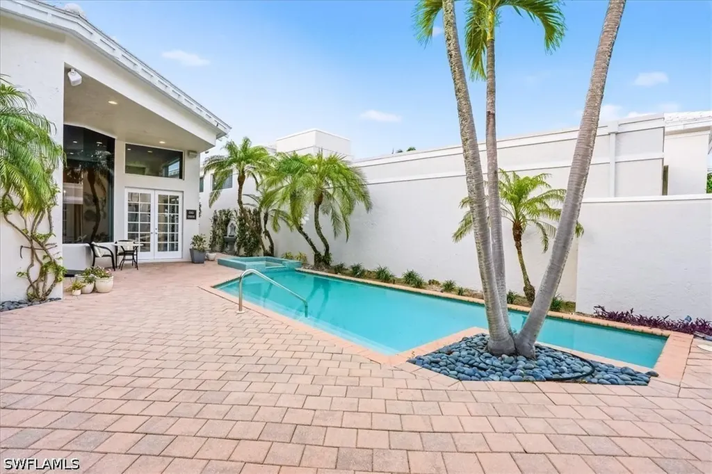 7897 Cocobay Drive Naples FL 34108
