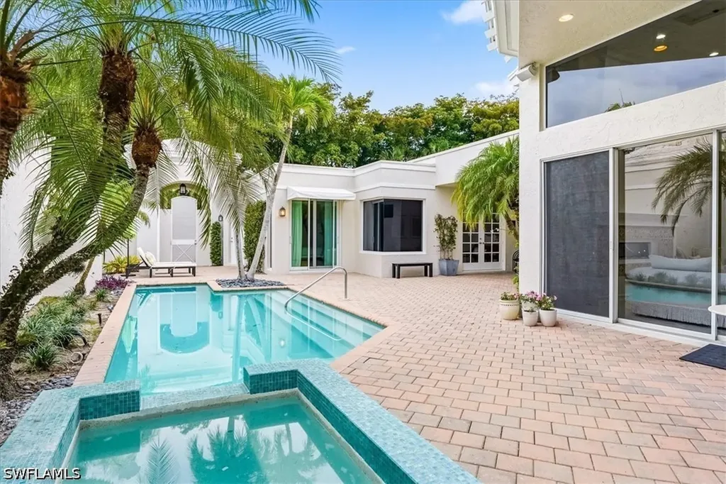 7897 Cocobay Drive Naples FL 34108