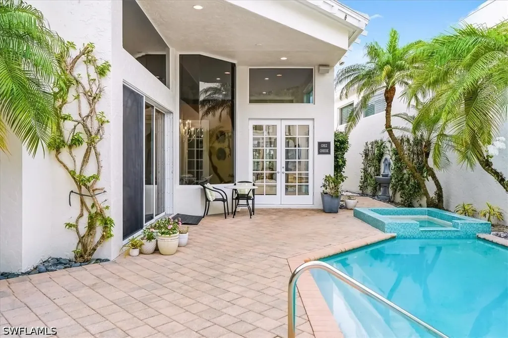 7897 Cocobay Drive Naples FL 34108