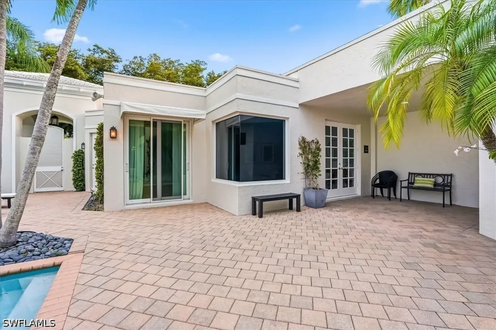 7897 Cocobay Drive Naples FL 34108