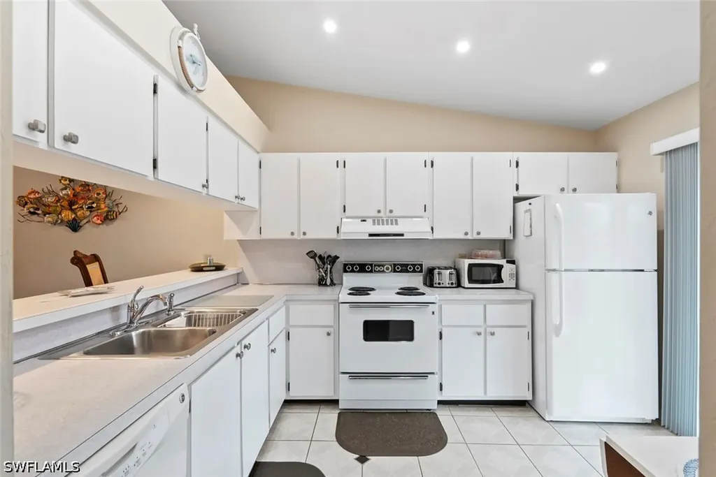 3532 Antarctic Circle Naples FL 34112
