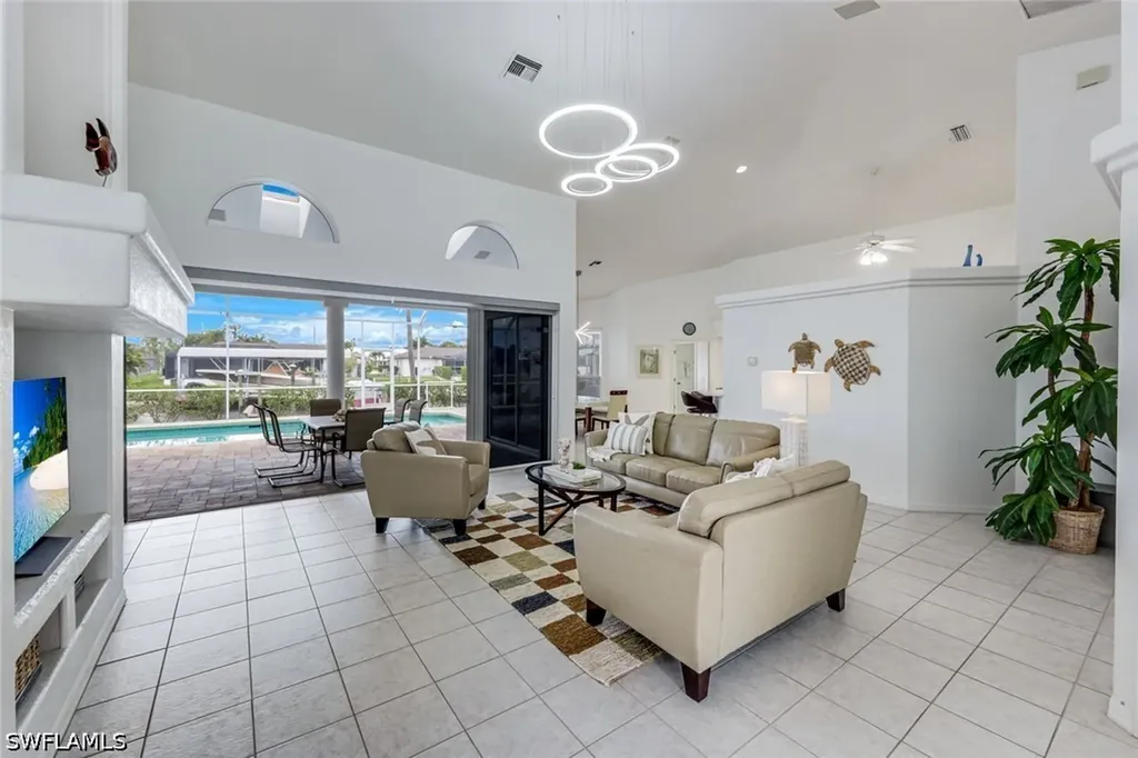 3712 SE 17th Place Cape Coral FL 33904