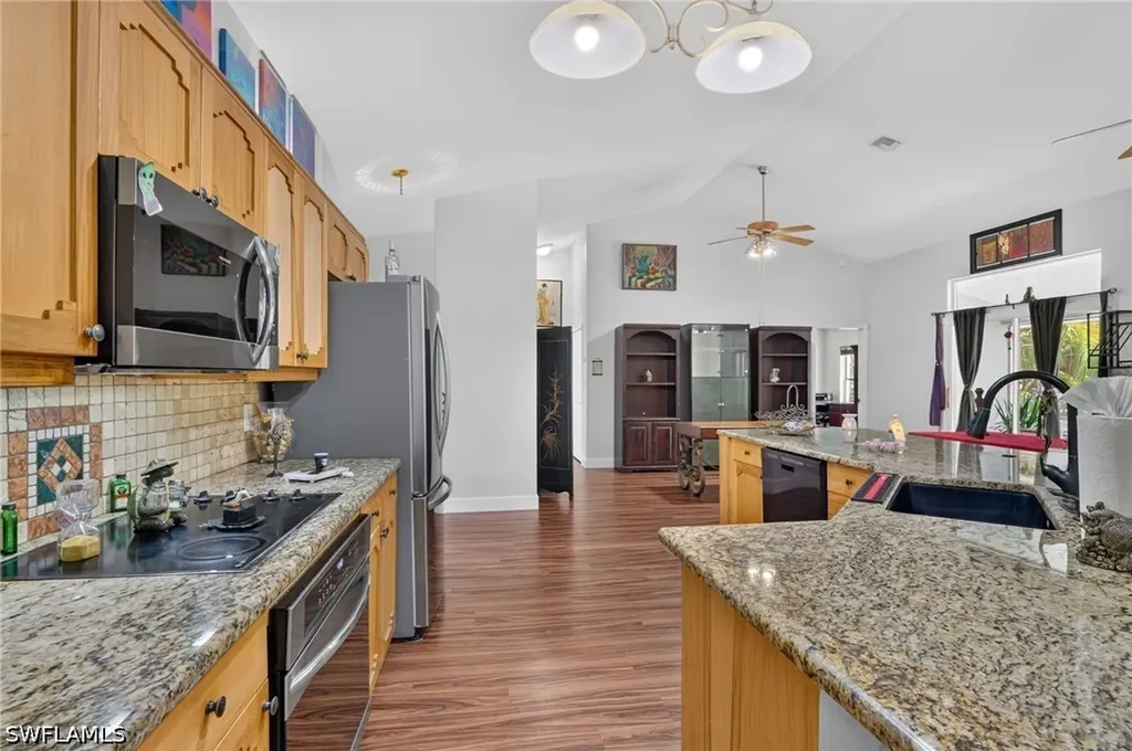 2581 4th Avenue NE Naples FL 34120