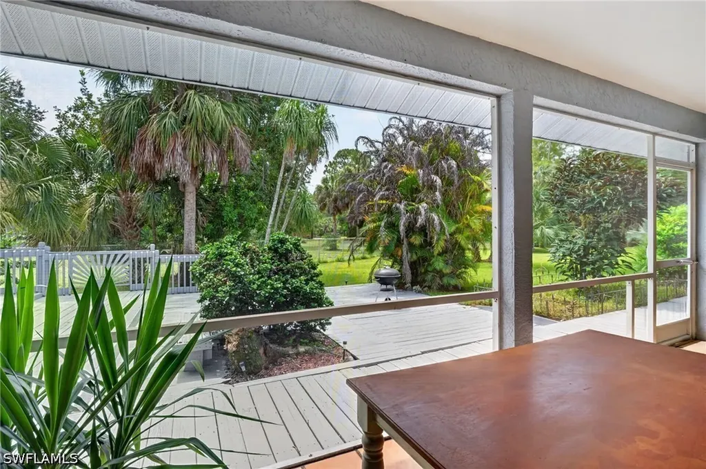 2581 4th Avenue NE Naples FL 34120