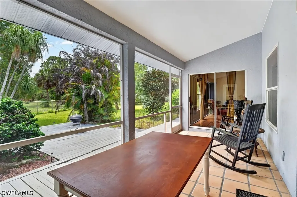 2581 4th Avenue NE Naples FL 34120