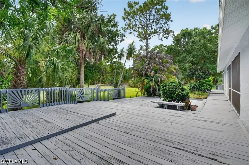 2581 4th Avenue NE Naples FL 34120