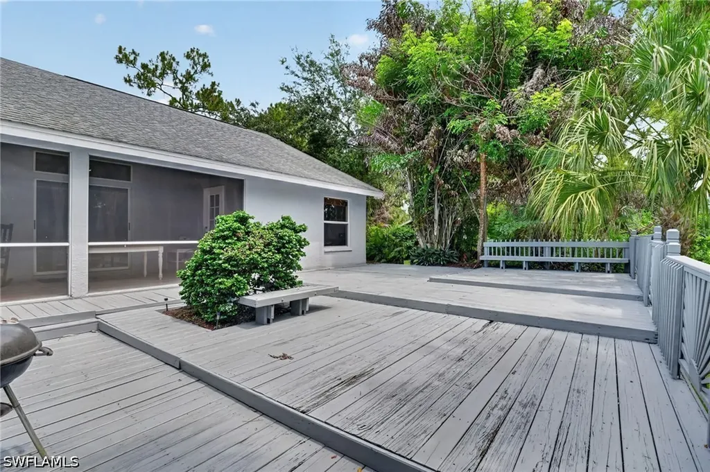 2581 4th Avenue NE Naples FL 34120
