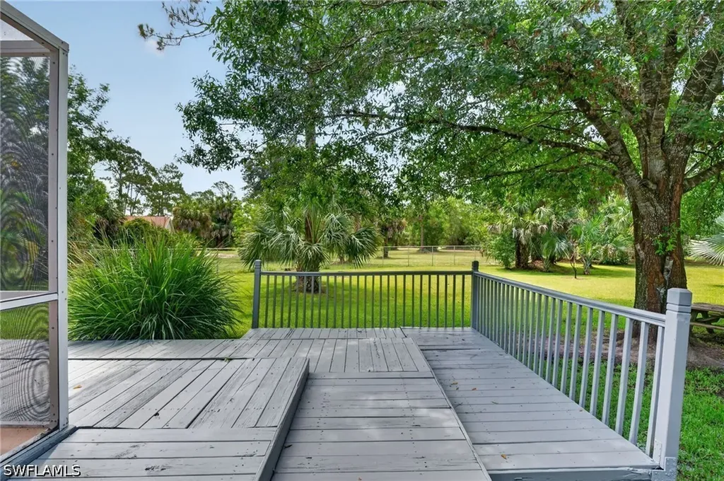 2581 4th Avenue NE Naples FL 34120