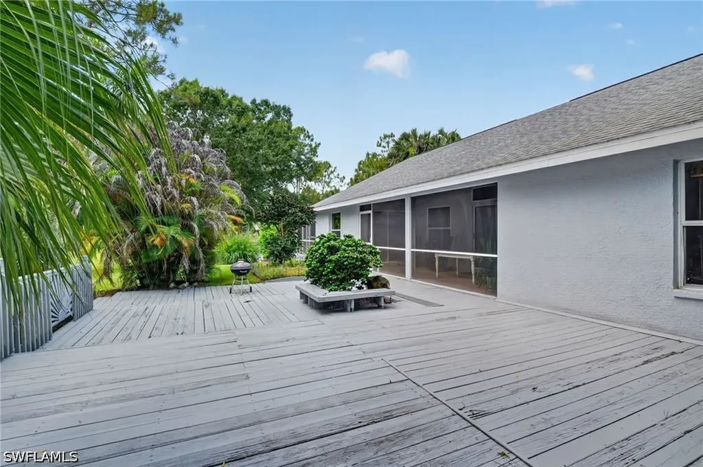 2581 4th Avenue NE Naples FL 34120
