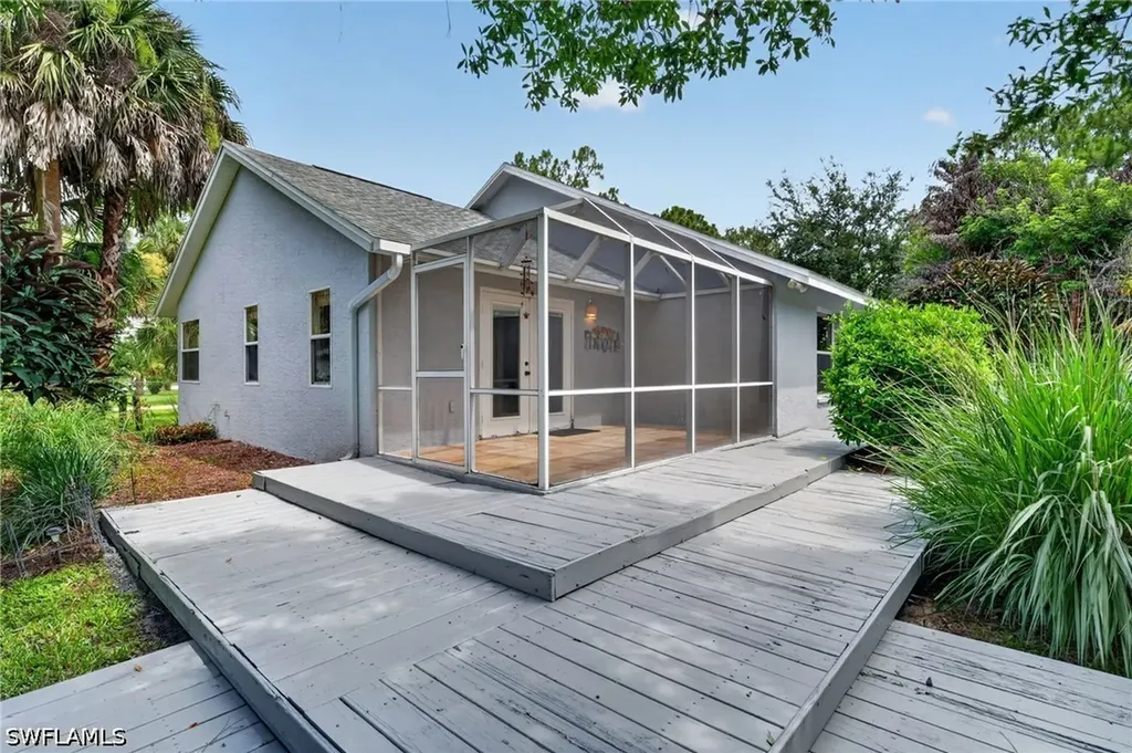 2581 4th Avenue NE Naples FL 34120
