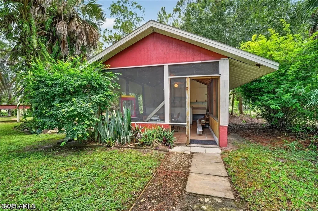 2581 4th Avenue NE Naples FL 34120