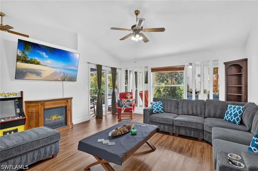 2581 4th Avenue NE Naples FL 34120