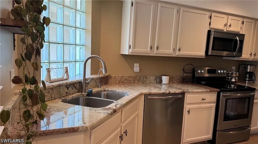 9828 Luna Circle Naples FL 34109