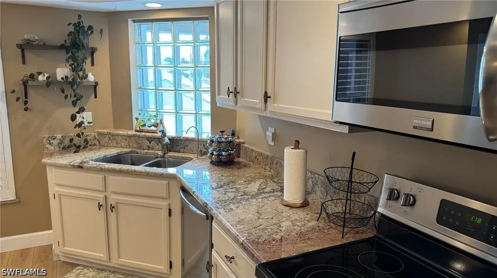 9828 Luna Circle Naples FL 34109