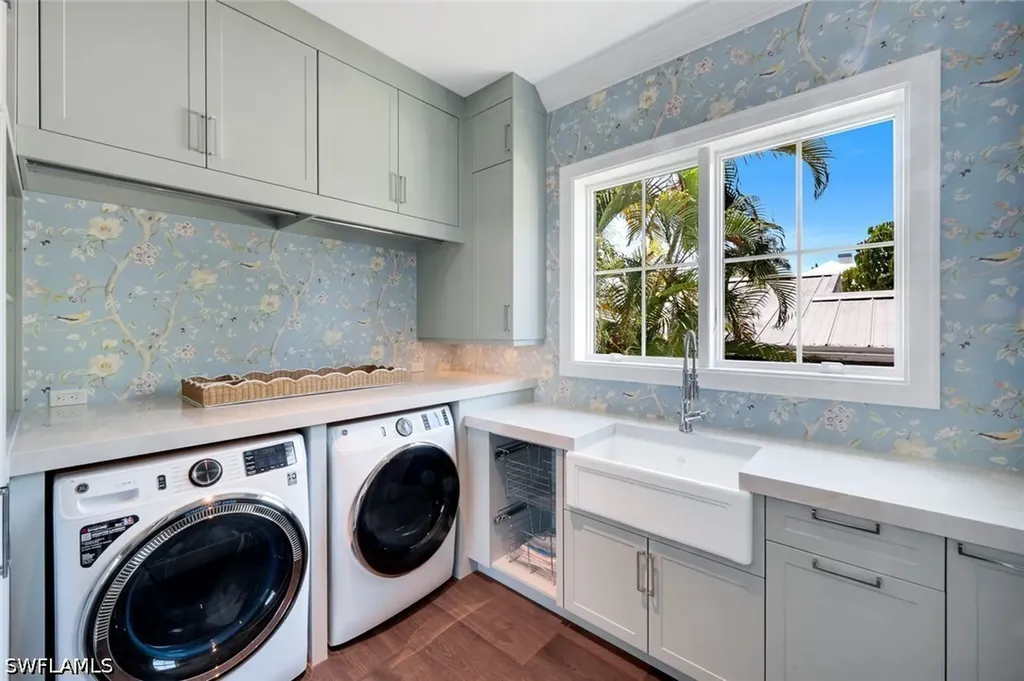 1690 Chesapeake Avenue Naples FL 34102