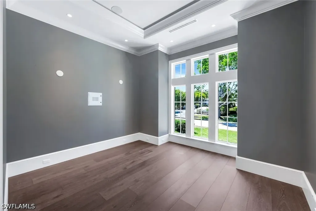 1690 Chesapeake Avenue Naples FL 34102