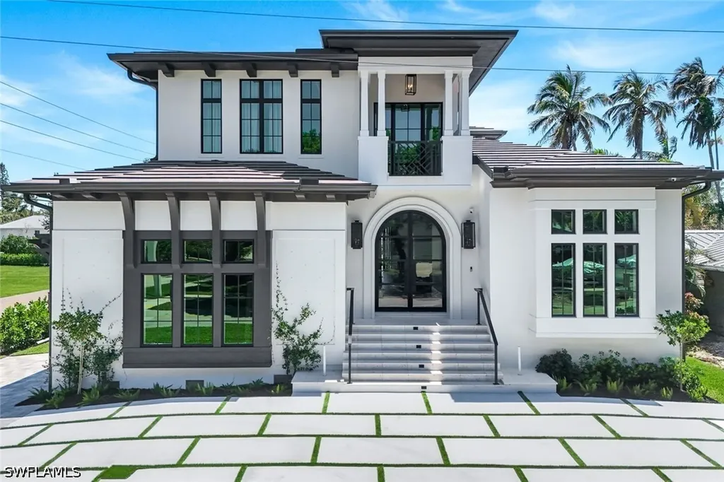 1690 Chesapeake Avenue Naples FL 34102