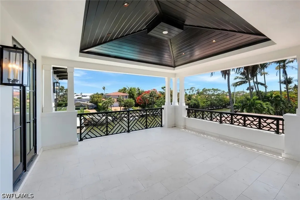 1690 Chesapeake Avenue Naples FL 34102