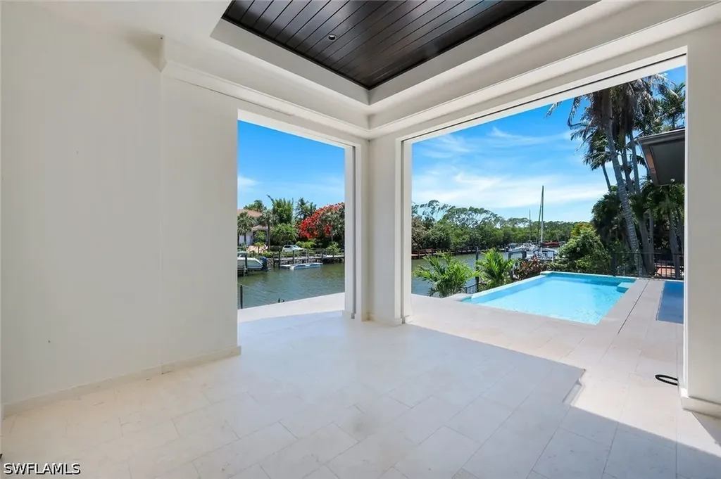 1690 Chesapeake Avenue Naples FL 34102
