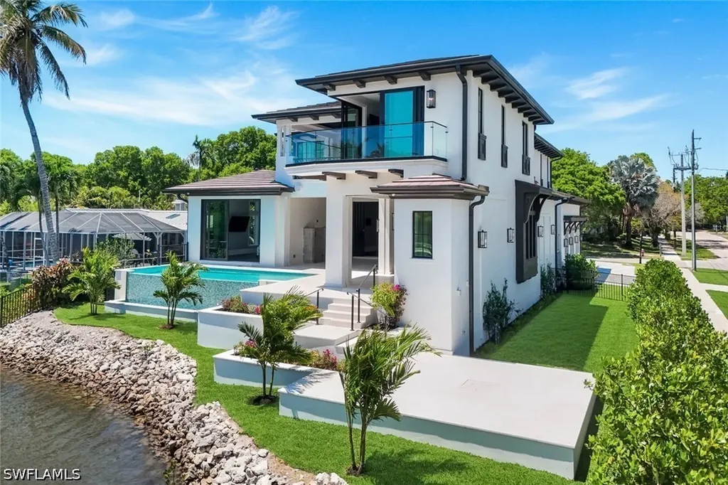 1690 Chesapeake Avenue Naples FL 34102