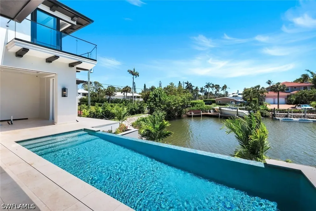 1690 Chesapeake Avenue Naples FL 34102