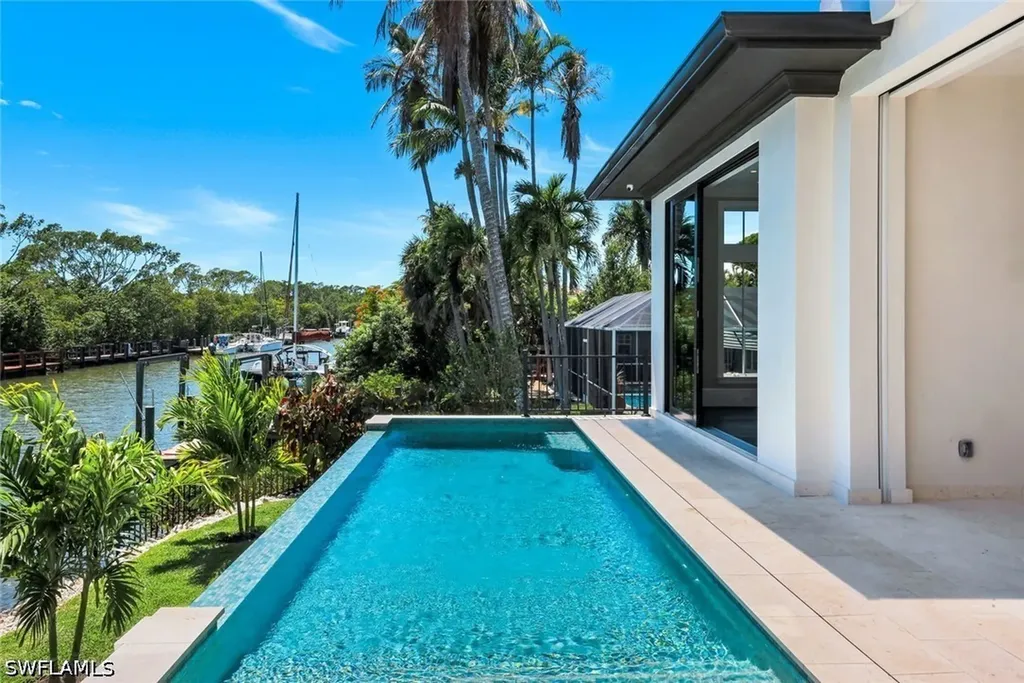 1690 Chesapeake Avenue Naples FL 34102