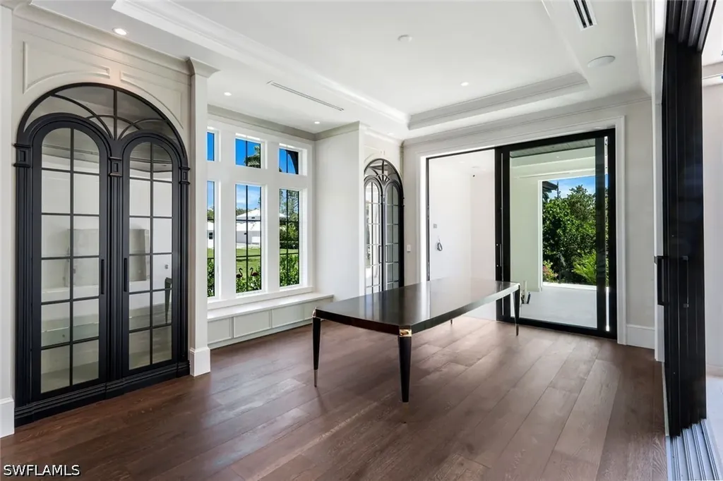 1690 Chesapeake Avenue Naples FL 34102