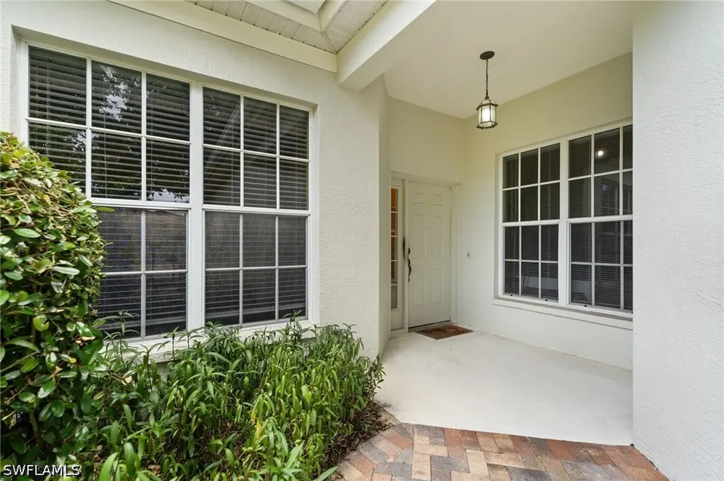 1843 Leamington Lane Naples FL 34109