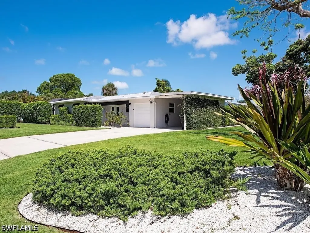 1195 14th Avenue N Naples FL 34102