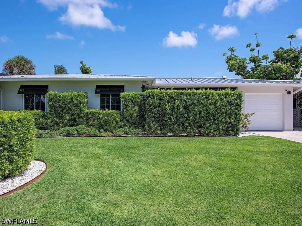 1195 14th Avenue N Naples FL 34102