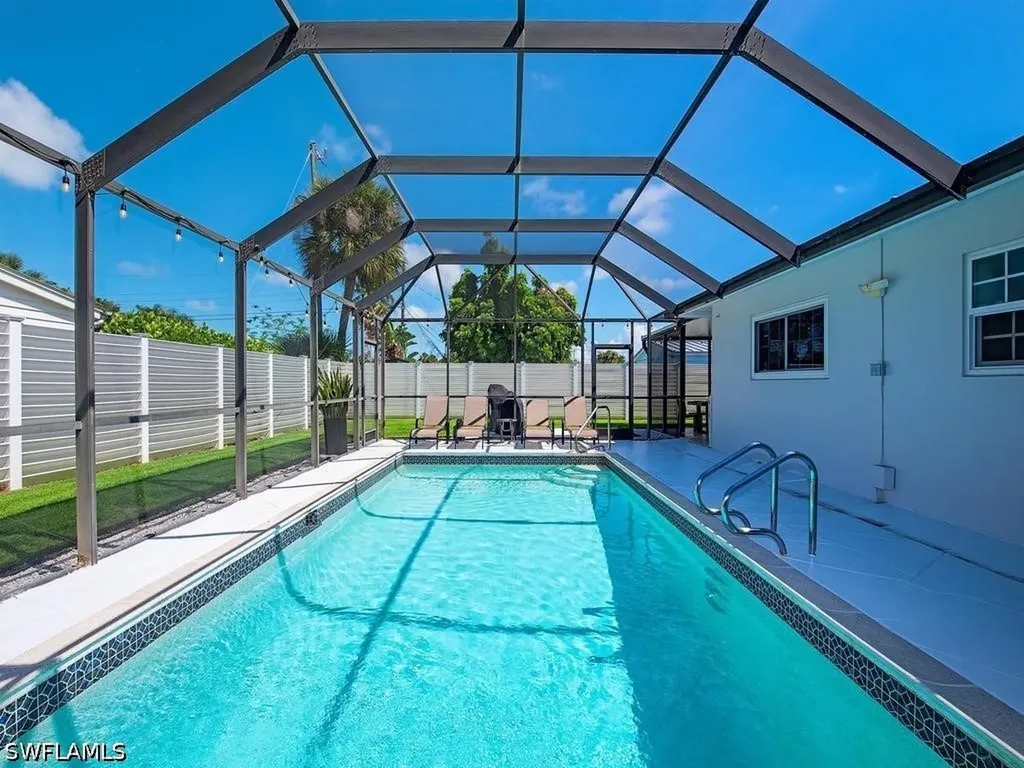 1195 14th Avenue N Naples FL 34102