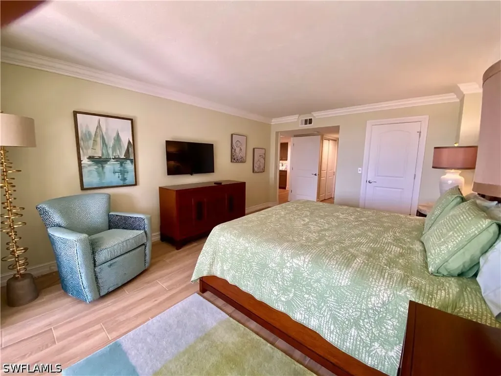 10851 Gulf Shore Drive Naples FL 34108-3004