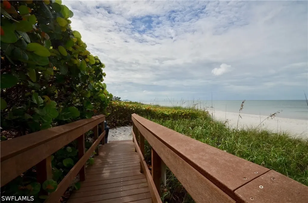 10851 Gulf Shore Drive Naples FL 34108-3004